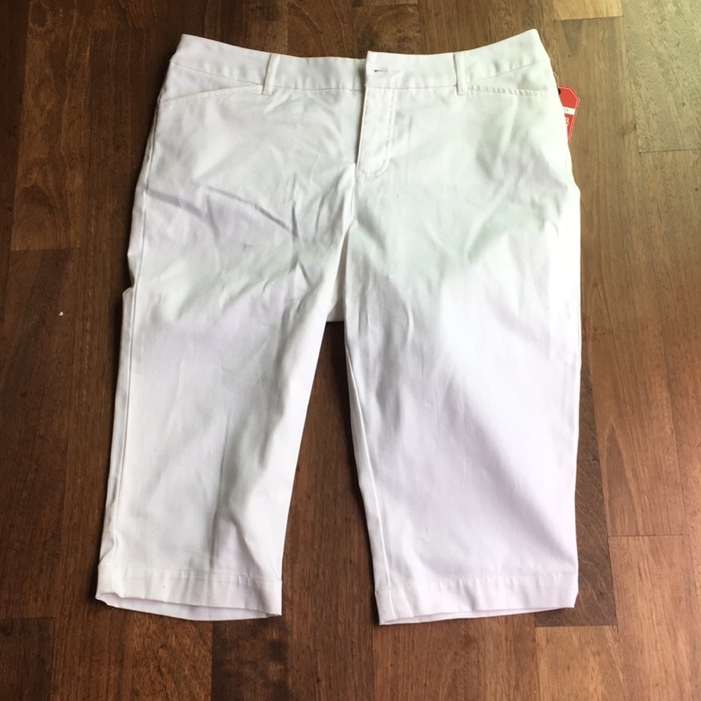NWT White Capri 14 Petite